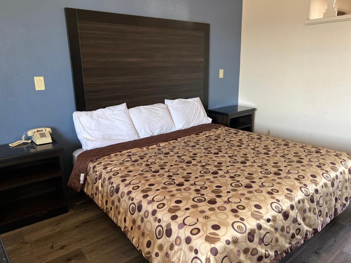 Economy Inn Фресно Екстериор снимка
