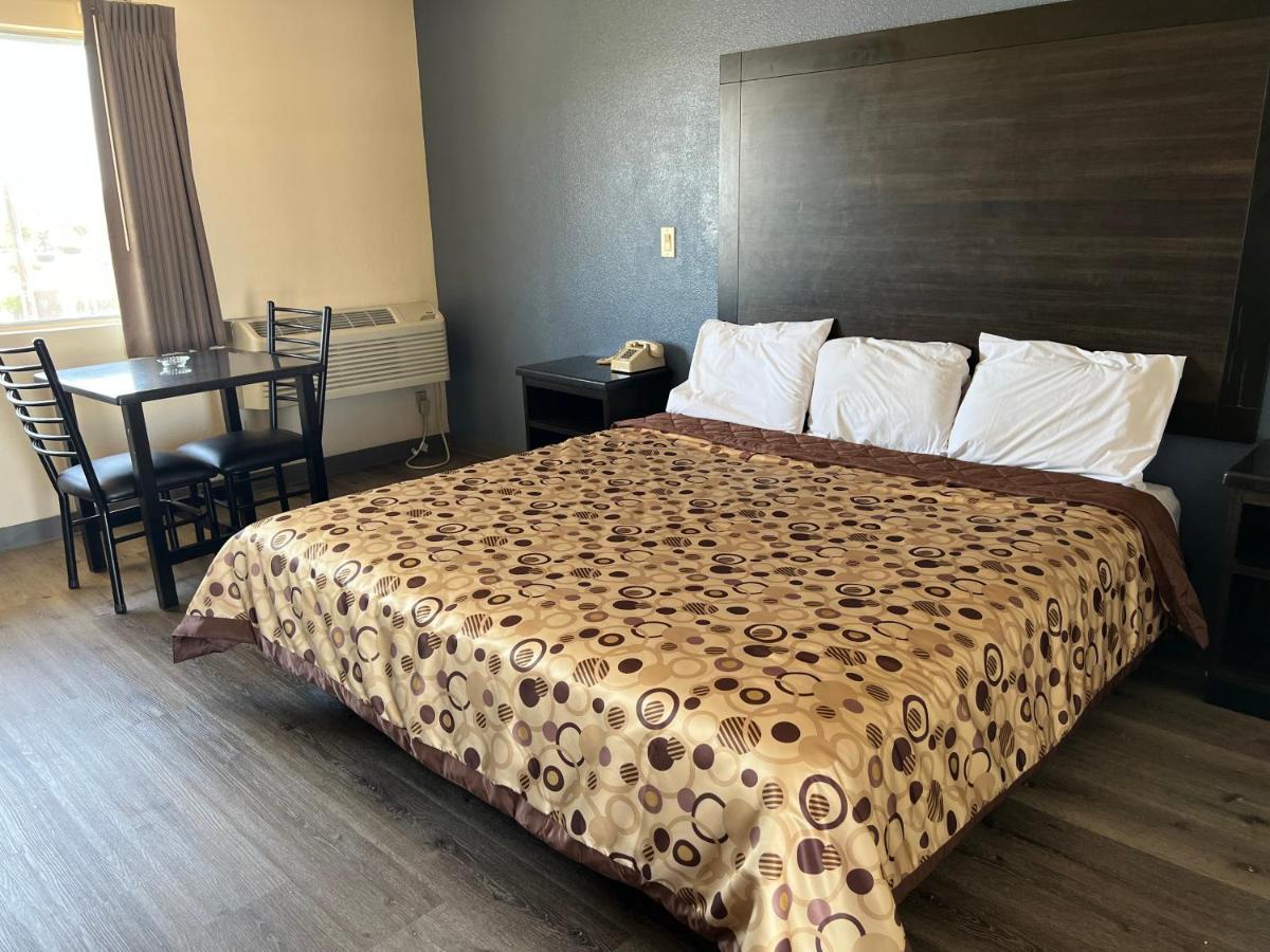 Economy Inn Фресно Екстериор снимка