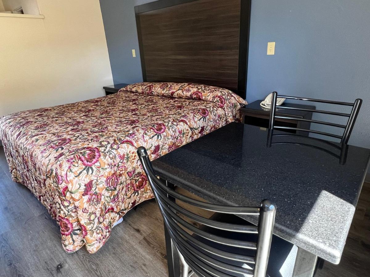 Economy Inn Фресно Екстериор снимка