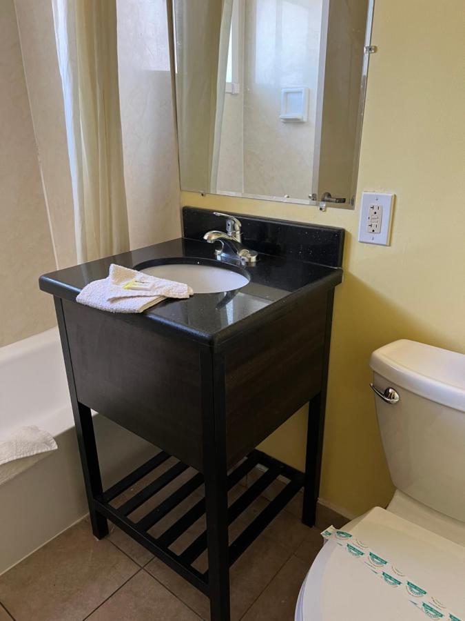 Economy Inn Фресно Екстериор снимка