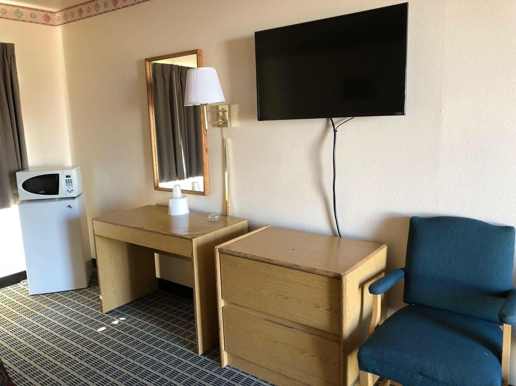 Economy Inn Фресно Екстериор снимка