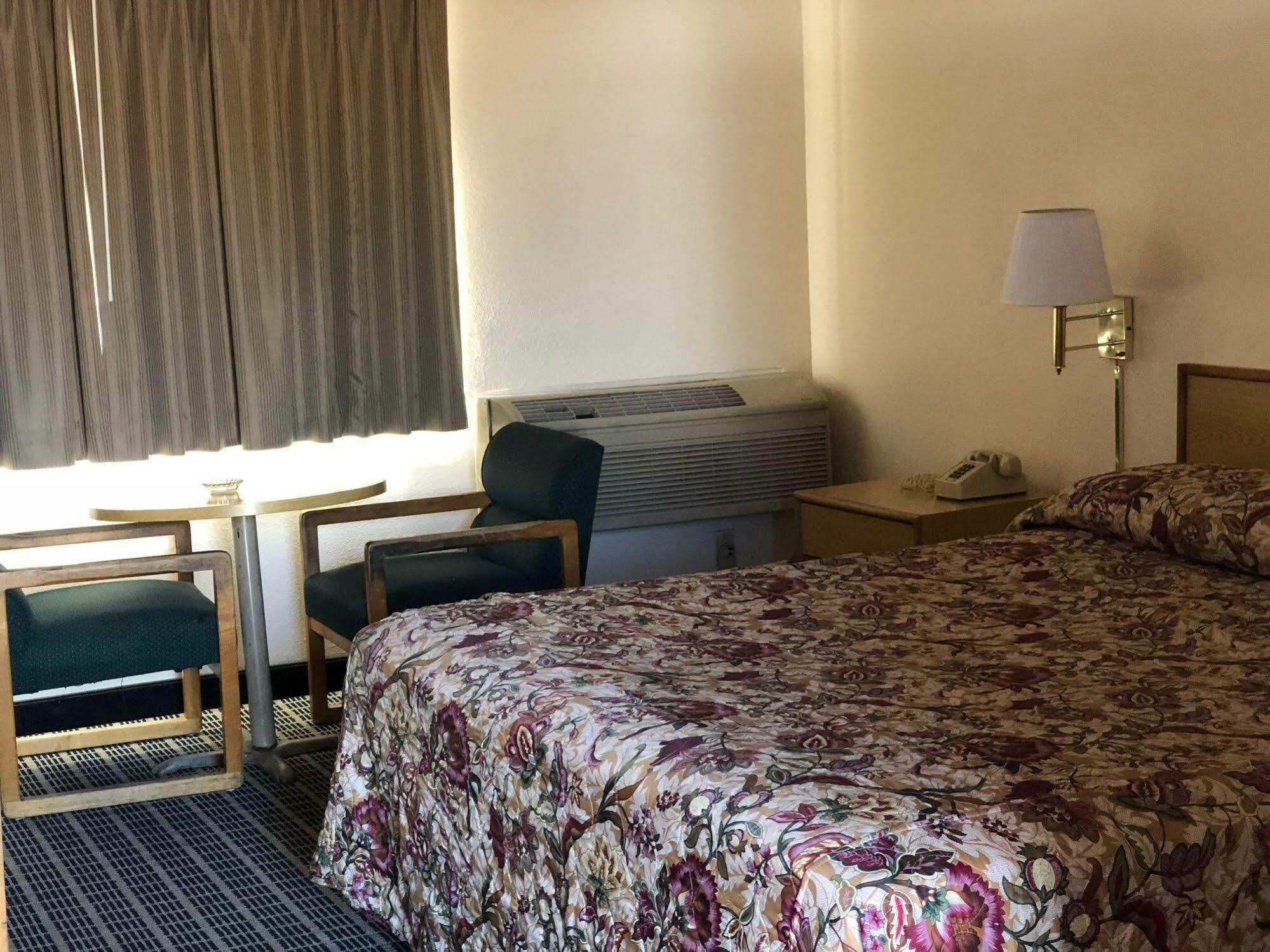 Economy Inn Фресно Екстериор снимка