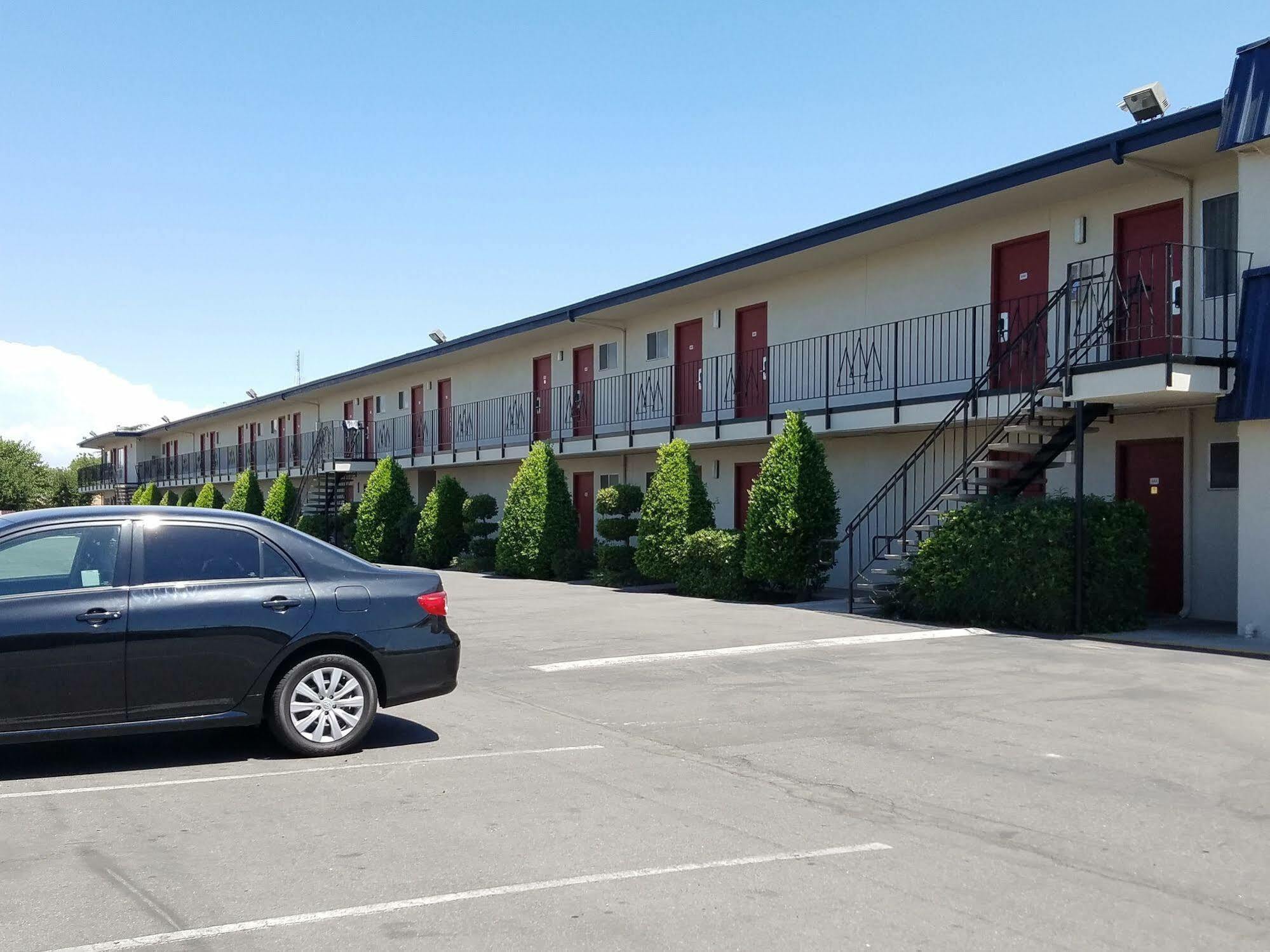 Economy Inn Фресно Екстериор снимка