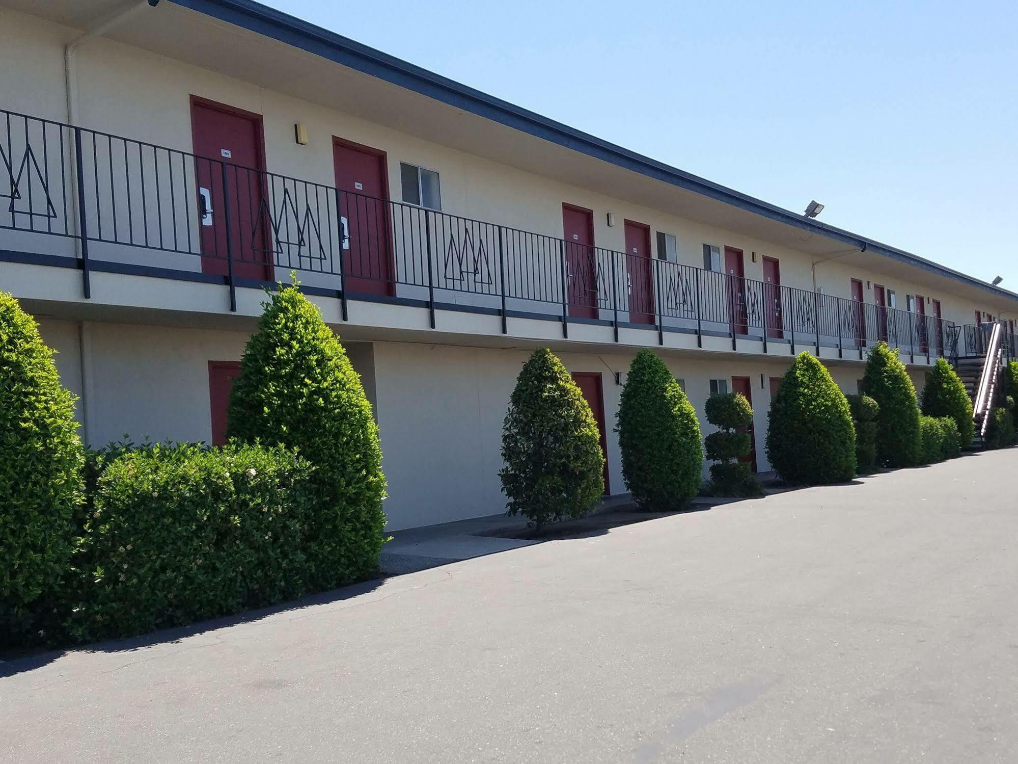 Economy Inn Фресно Екстериор снимка