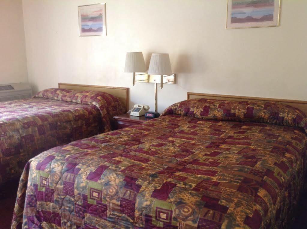 Economy Inn Фресно Екстериор снимка